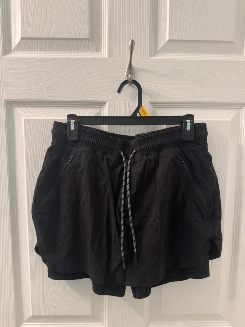 Athleta Trekkie Skort in black